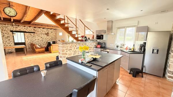 Maison La Baconniere 6 pièce(s) 189.91 m2