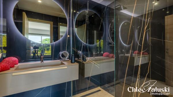 Appartement T3 en toit terrasse avec piscine