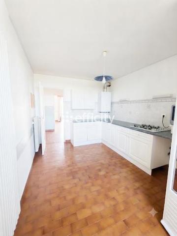 Appartement
         4 pièces
        - 85 m² Exclusivité 199 000 € *