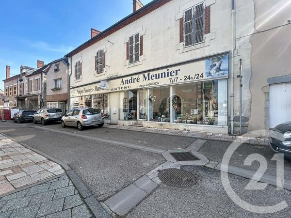 Immeuble à vendre  200 m 2   VARENNES SUR ALLIER  - 03