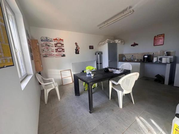 Local industriel ou commercial exceptionnel à Bergerac !