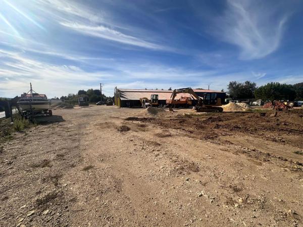 Local industriel ou commercial exceptionnel à Bergerac !
