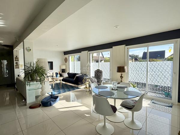 Maison Beauchamp 7 pièce(s) 138 m2 €649 000 ** - Référence 25-3861