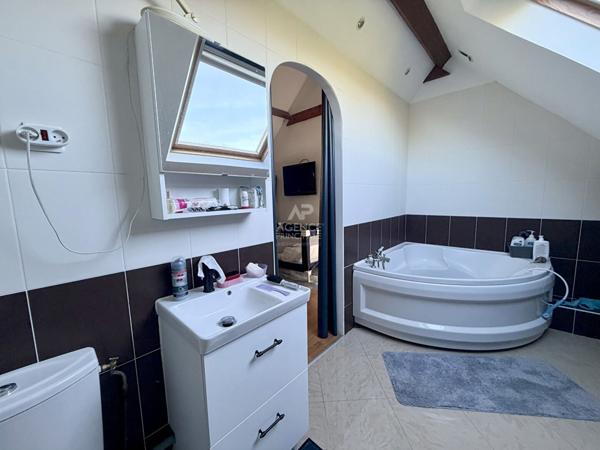 Maison Beauchamp 7 pièce(s) 138 m2 €649 000 ** - Référence 25-3861