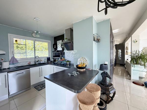 Maison Beauchamp 7 pièce(s) 138 m2 €649 000 ** - Référence 25-3861