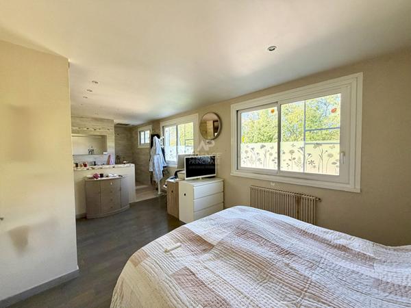 Maison Beauchamp 7 pièce(s) 138 m2 €649 000 ** - Référence 25-3861