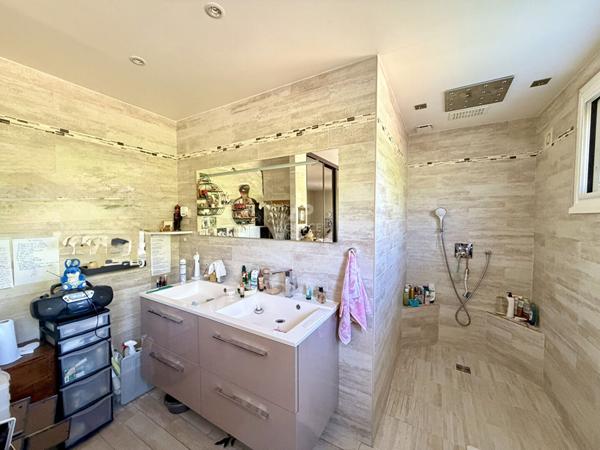 Maison Beauchamp 7 pièce(s) 138 m2 €649 000 ** - Référence 25-3861