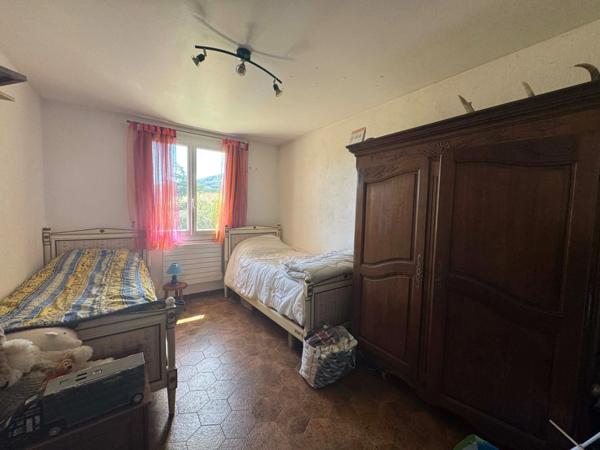 Maison jumelée 141 m² – Piscine – Grand terrain – Excellent DPE B – La Bâtie-Montsaléon