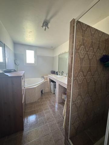 Maison jumelée 141 m² – Piscine – Grand terrain – Excellent DPE B – La Bâtie-Montsaléon