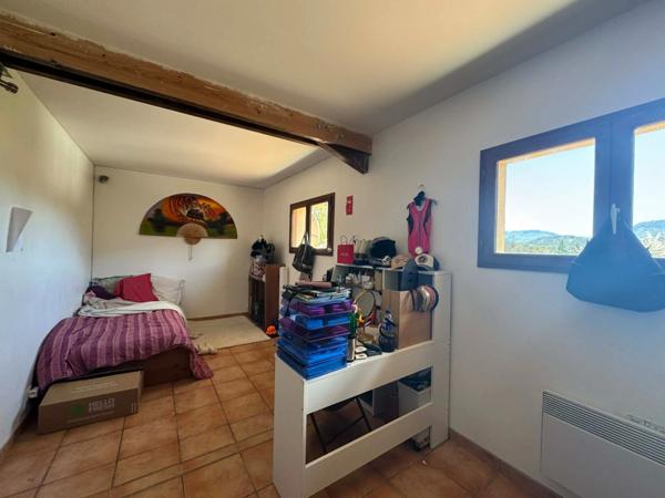 Maison jumelée 141 m² – Piscine – Grand terrain – Excellent DPE B – La Bâtie-Montsaléon