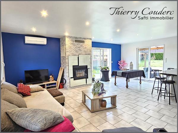 Maisons avec deux logements et jardin clôturé.