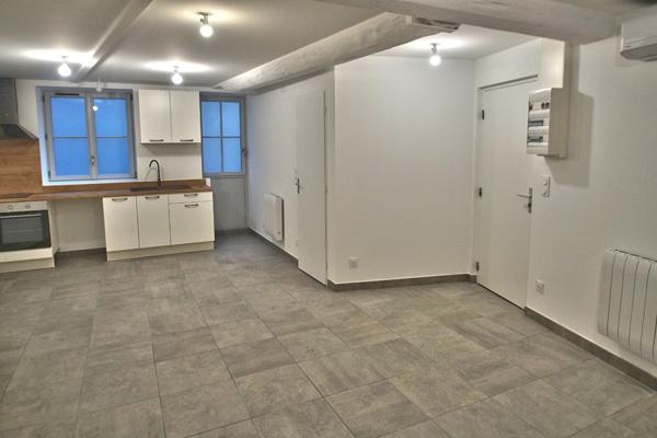 Studio- 1 pièce à louer à Chazay d'Azergues - Réf. 2344