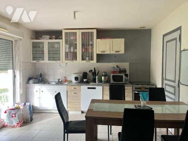 INVESTISSEMENT LOCATIF MAISON LOUE : 
Une maison jumelée d'environ 82,5 m² située sur la commu...