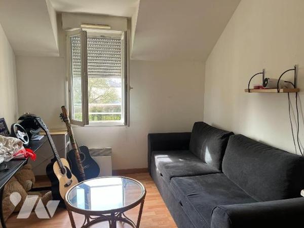 INVESTISSEMENT LOCATIF MAISON LOUE : 
Une maison jumelée d'environ 82,5 m² située sur la commu...