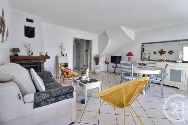 Maison à vendre  3 pièces - 69,82 m 2   FREJUS  - 83