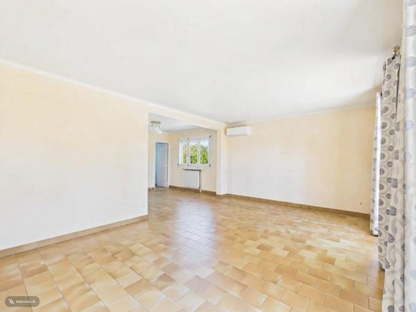 CALME BEAUX VOLUMES ET PARCELLE DE 1200 M²