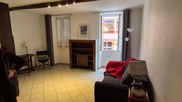 APPARTEMENT DE TYPE F1. CANNET MAIRIE