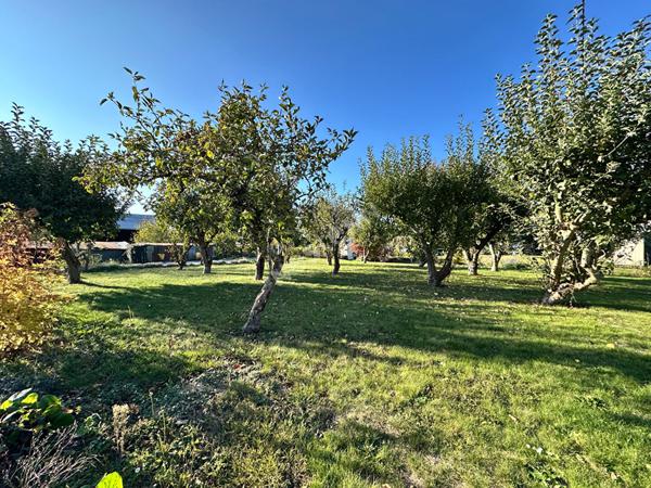 PONT PEAN - RENNES METROPOLE - LONGERE INDEPENDANTE EN PIERRES A RENOVER