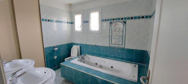 VERNIOLLE : VILLA DE PLAIN PIED A VENDRE  DE TYPE 4 /5 DE 110 M2 AVEC GARAGE ET PISCINE SANS VIS A VIS