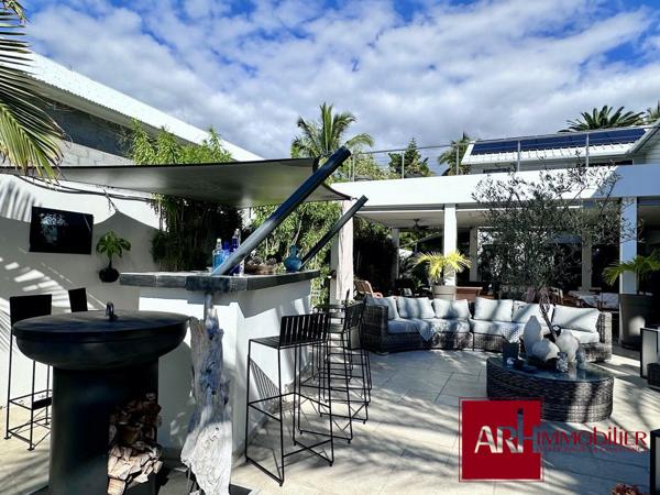 VILLA D'EXCEPTION SUR LES HAUTEURS DE ST PAUL