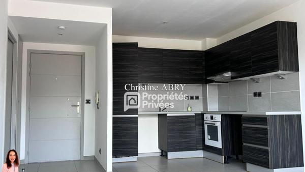 SPACIEUX APPARTEMENT T2 44M²  AVEC TERRASSE  PROCHE MER ET PLAGE