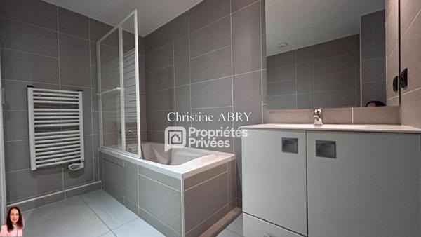 SPACIEUX APPARTEMENT T2 44M²  AVEC TERRASSE  PROCHE MER ET PLAGE