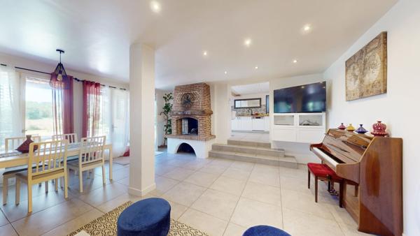 Très rare, belle maison en bois de 162m² sur un parc de 5233m² de terrain à GUERVILLE