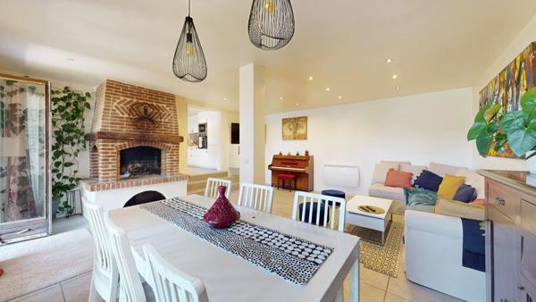 Très rare, belle maison en bois de 162m² sur un parc de 5233m² de terrain à GUERVILLE