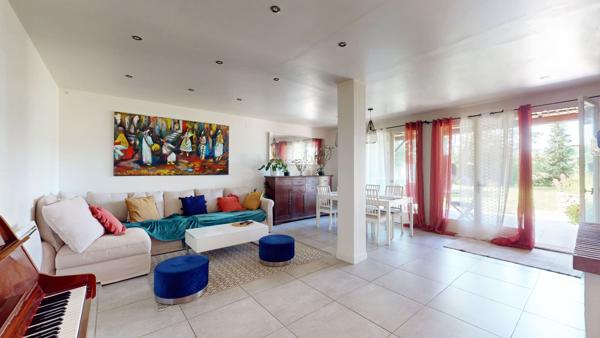 Très rare, belle maison en bois de 162m² sur un parc de 5233m² de terrain à GUERVILLE