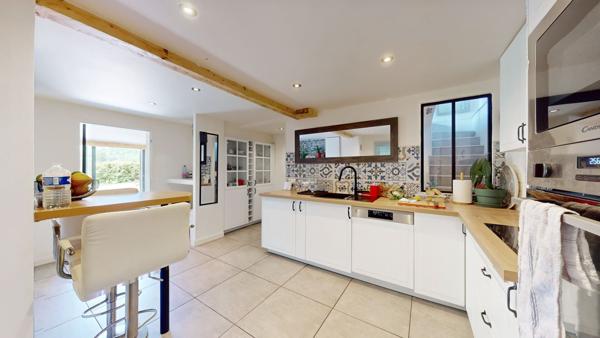 Très rare, belle maison en bois de 162m² sur un parc de 5233m² de terrain à GUERVILLE