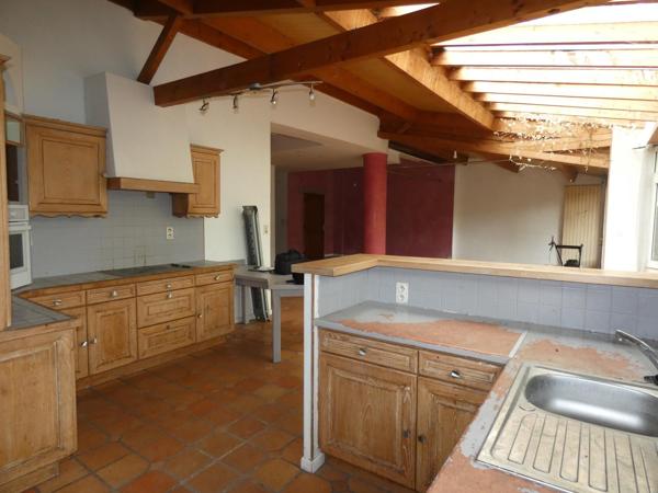 UN BIEN, PLUSIEURS PROJETS – 233 m² HABITABLES + LOCAL DE 93 m² – PARCELLE 960 m²