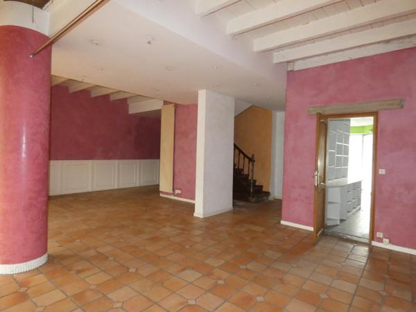 UN BIEN, PLUSIEURS PROJETS – 233 m² HABITABLES + LOCAL DE 93 m² – PARCELLE 960 m²