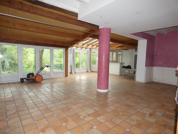 UN BIEN, PLUSIEURS PROJETS – 233 m² HABITABLES + LOCAL DE 93 m² – PARCELLE 960 m²