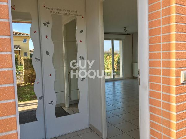 Maison moderne à louer à Grenade - 4 pièces, 3 chambres, garage fermé