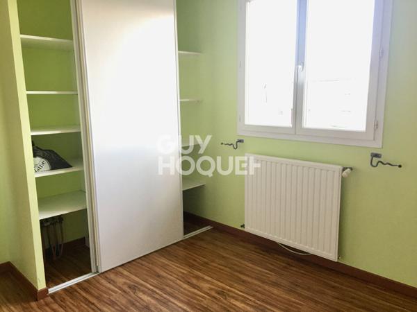 Maison moderne à louer à Grenade - 4 pièces, 3 chambres, garage fermé