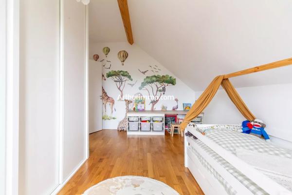 Vente                                                      Maison
                        
                     7 pièces                      189 m2                     à Sucy-en-Brie