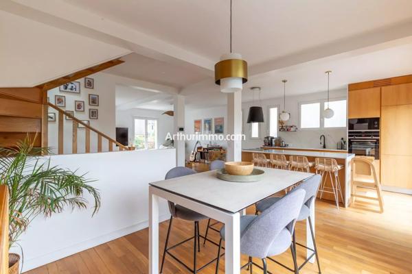 Vente                                                      Maison
                        
                     7 pièces                      189 m2                     à Sucy-en-Brie