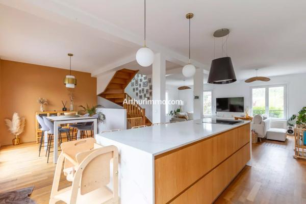 Vente                                                      Maison
                        
                     7 pièces                      189 m2                     à Sucy-en-Brie