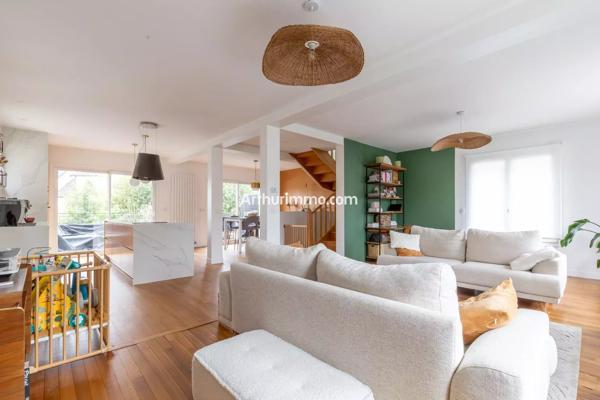 Vente                                                      Maison
                        
                     7 pièces                      189 m2                     à Sucy-en-Brie