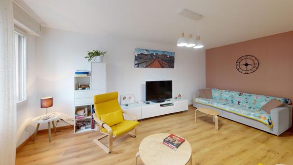 LYON 7e - SPACIEUX T4 DE 96 m² AVEC BALCON