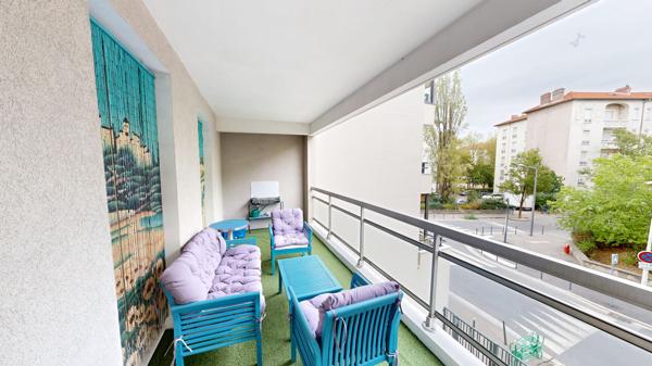 LYON 7e - SPACIEUX T4 DE 96 m² AVEC BALCON
