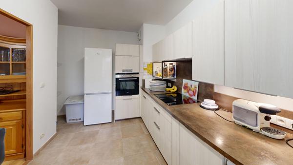 LYON 7e - SPACIEUX T4 DE 96 m² AVEC BALCON