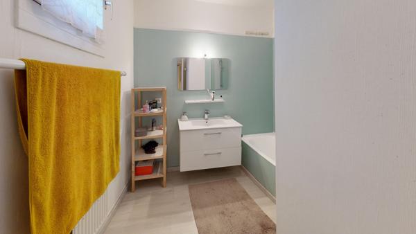 LYON 7e - SPACIEUX T4 DE 96 m² AVEC BALCON