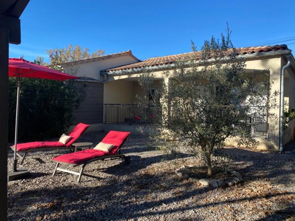 Ensemble de deux maisons récentes de plain-pied, avec vue sur le Rocher de Sampzon – idéal gîtes ou projet familial