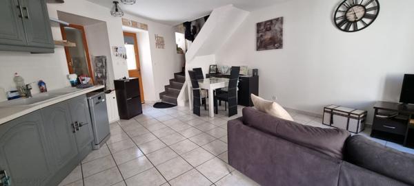 CHARMANTE MAISON DE BOURG JOLIMENT RENOVEE