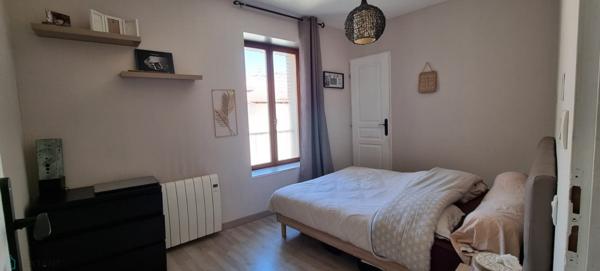 CHARMANTE MAISON DE BOURG JOLIMENT RENOVEE