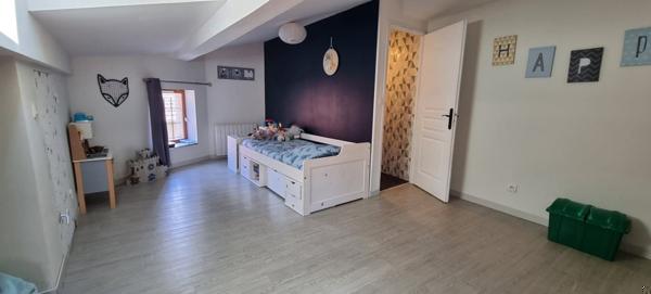 CHARMANTE MAISON DE BOURG JOLIMENT RENOVEE