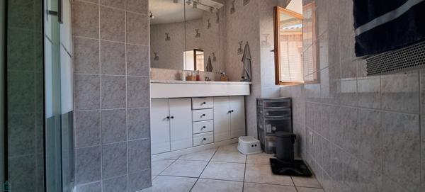 CHARMANTE MAISON DE BOURG JOLIMENT RENOVEE