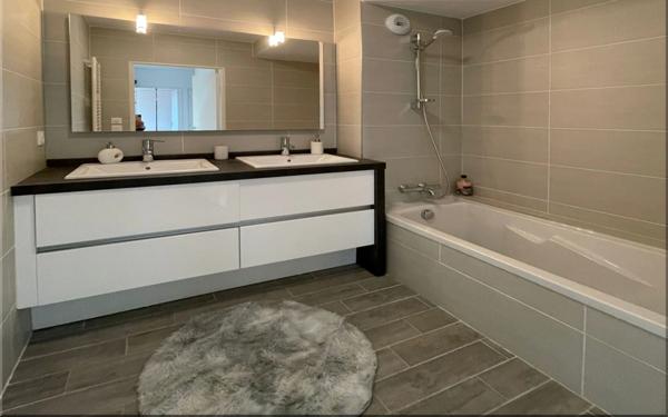 Dpt Ain (01), à vendre FERNEY VOLTAIRE CENTRE Appartement T5 de 2019; agencé "sur-mesure" terrasse panoramique de 71 m2