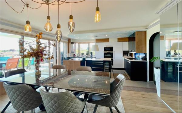 Dpt Ain (01), à vendre FERNEY VOLTAIRE CENTRE Appartement T5 de 2019; agencé "sur-mesure" terrasse panoramique de 71 m2